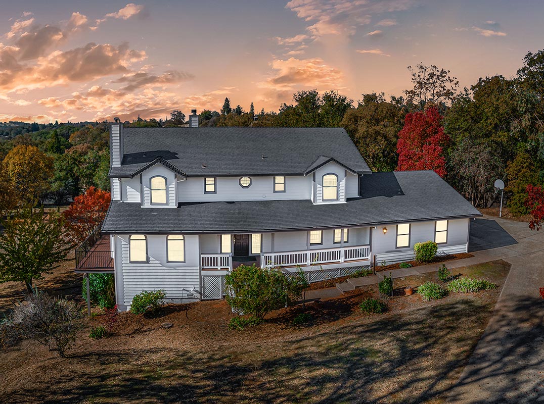 Custom Estate Close To Town
