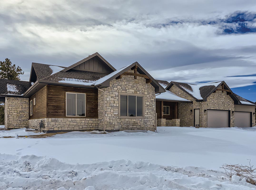 CUSTOM RANCH HOMES WRAPPED IN PONDEROSA PINES