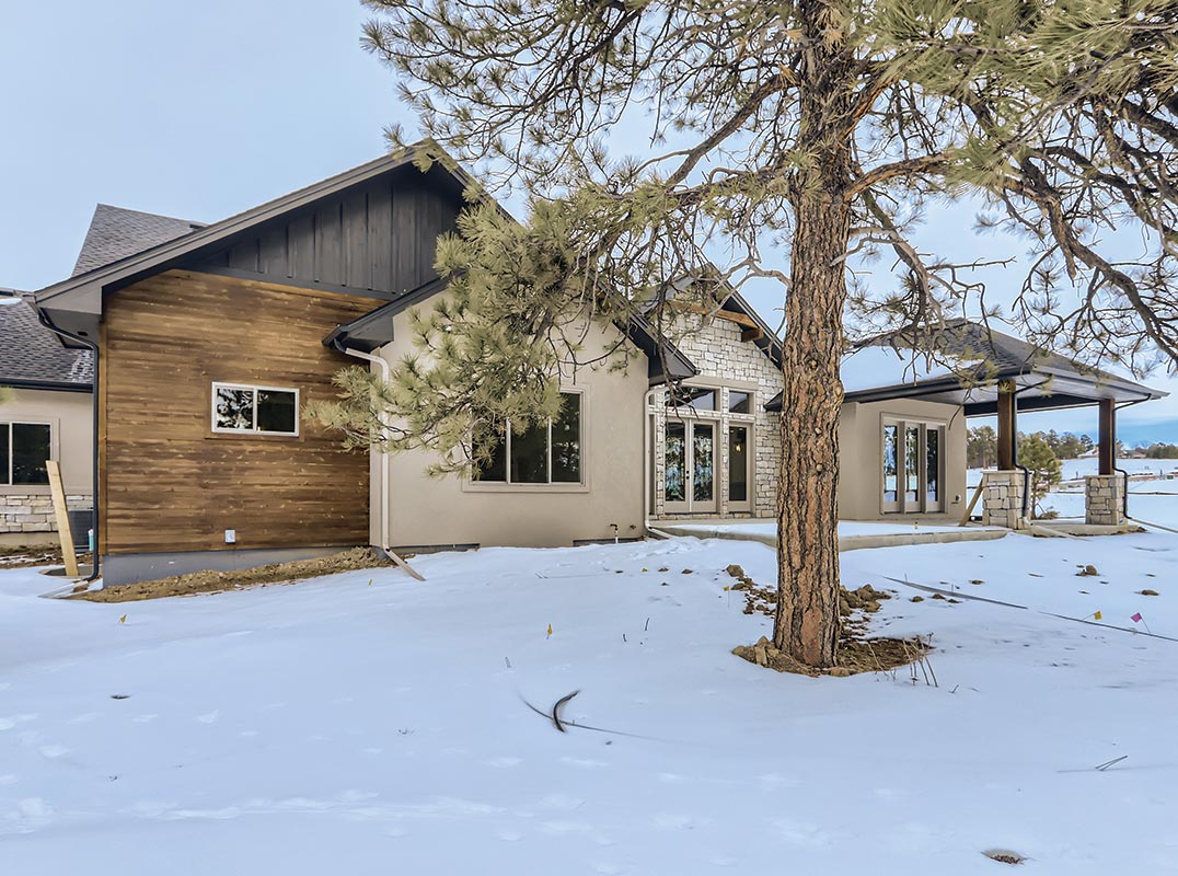 CUSTOM RANCH HOMES WRAPPED IN PONDEROSA PINES