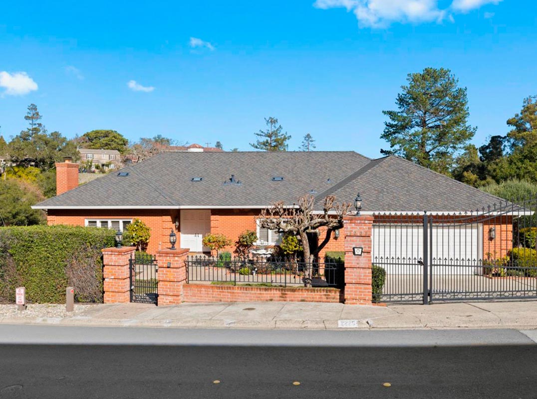  Charming Home in Lower Hillsborough with a Flat Lot, Tennis Court, and Separate In-law Unit