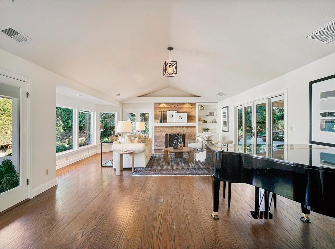 Beautiful Expansive Home
