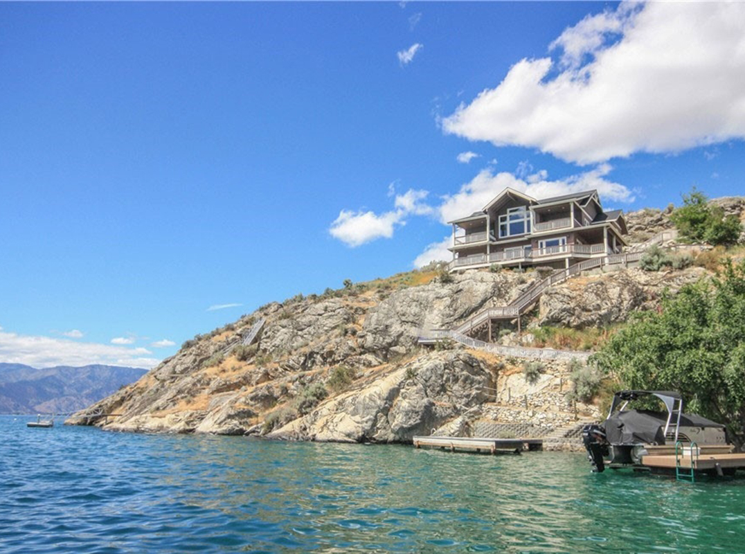 Stunning Lakeside Luxury