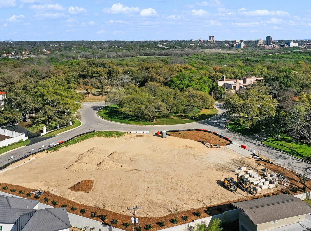 Olmos Park at Alameda Circle