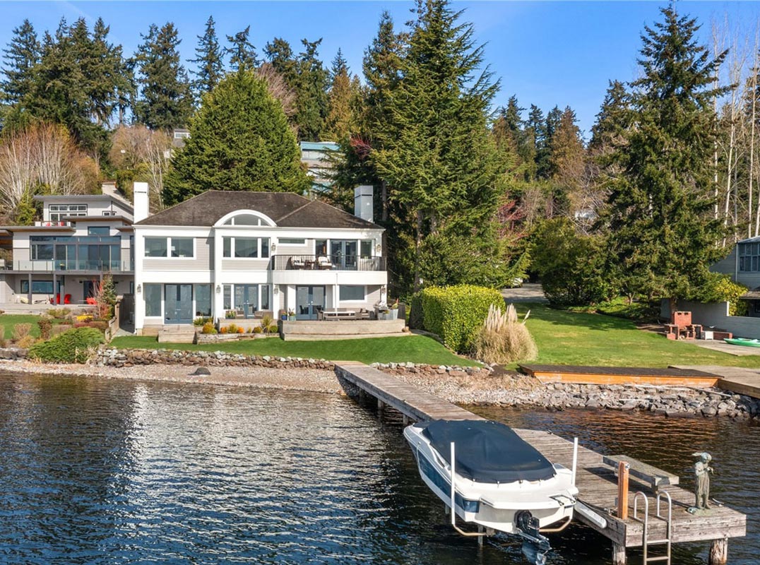 Custom Juanita Waterfront Look-Out