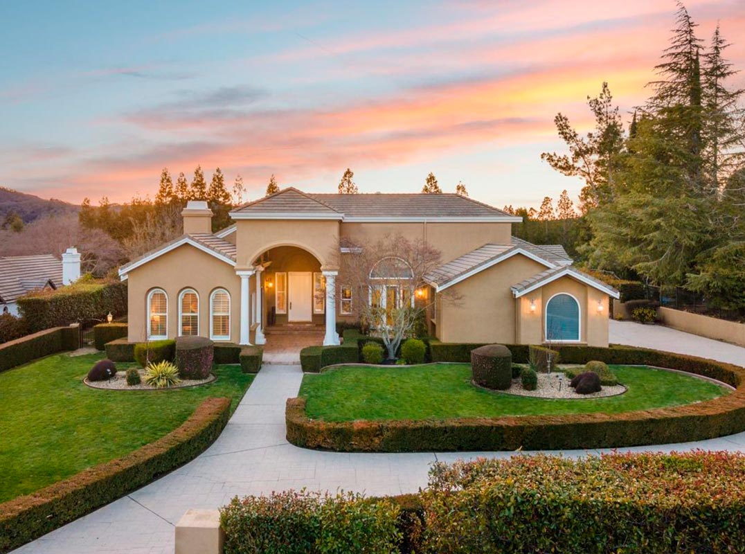 This stunning Alamo home near Roundhill Country Club