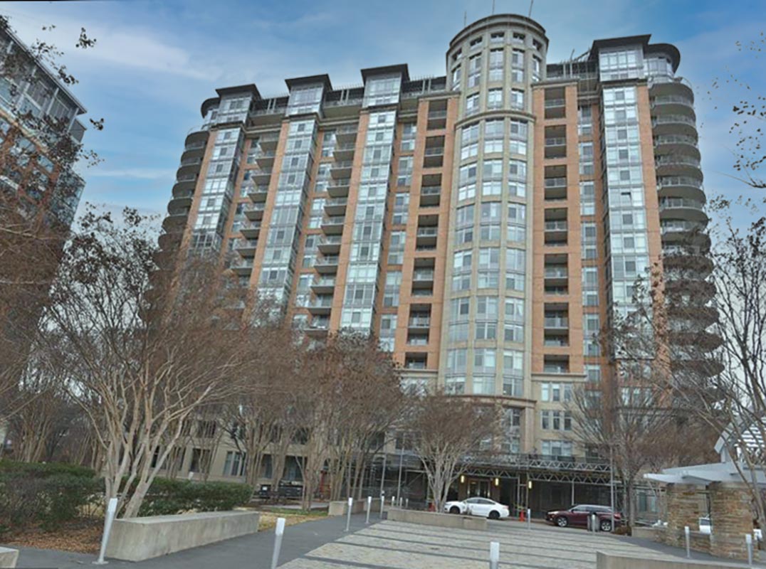 LUXURY CONDO IN McLean