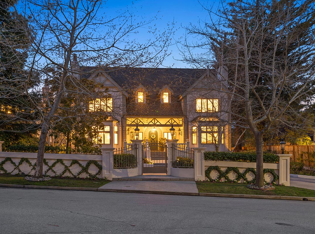 Elegant English Country Manor In the Heart of The Park