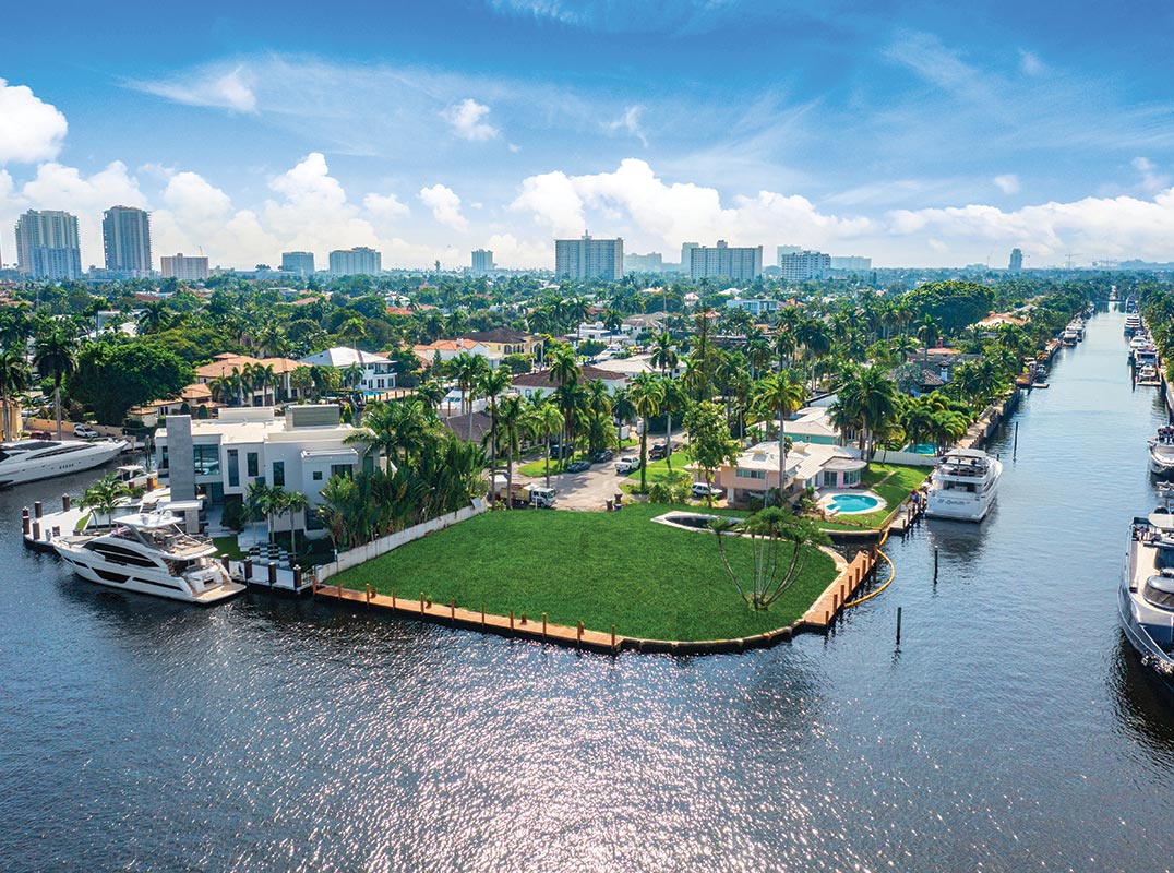 Highly valuable POINT in Las Olas