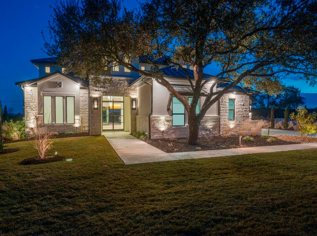 Exquisite Waterfront Gem Featuring Breathtaking Views of Lake Travis