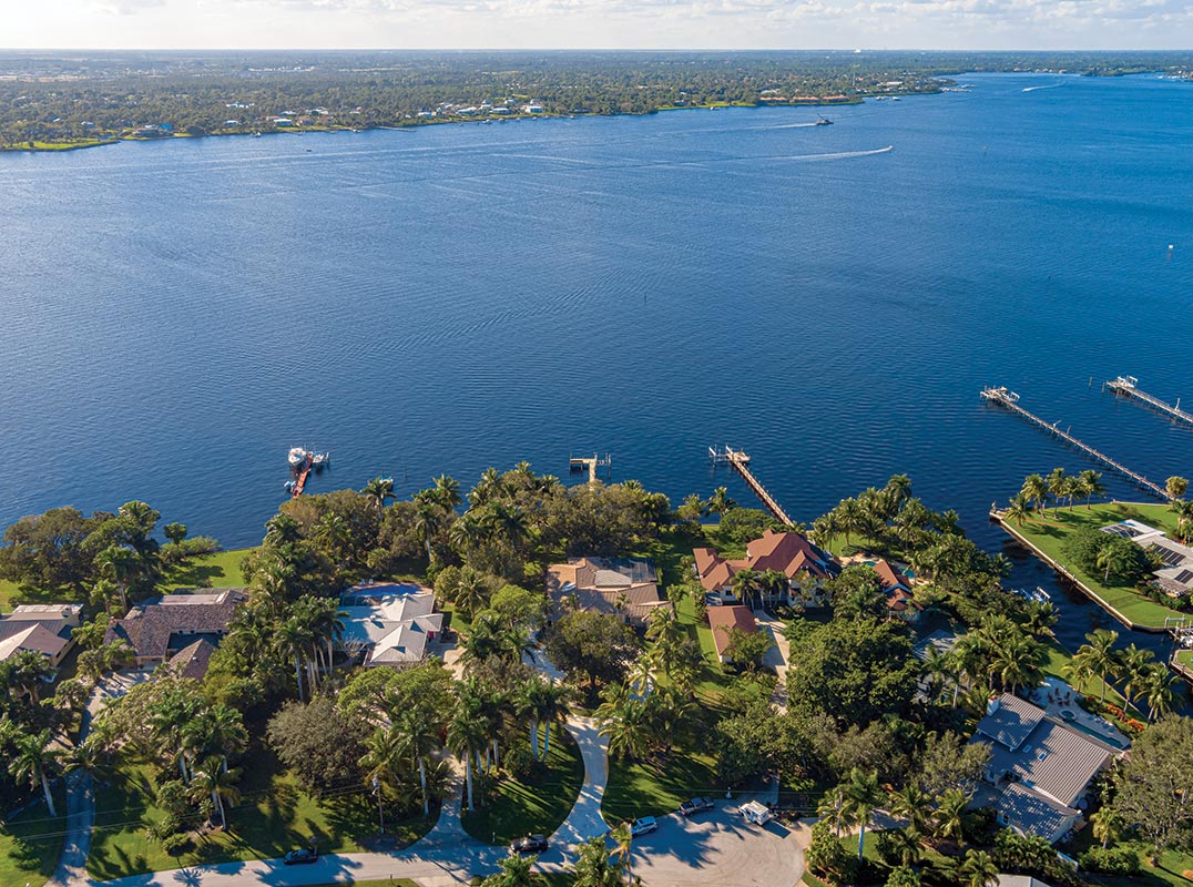 Spectacular WIDE WATERFRONT Location
