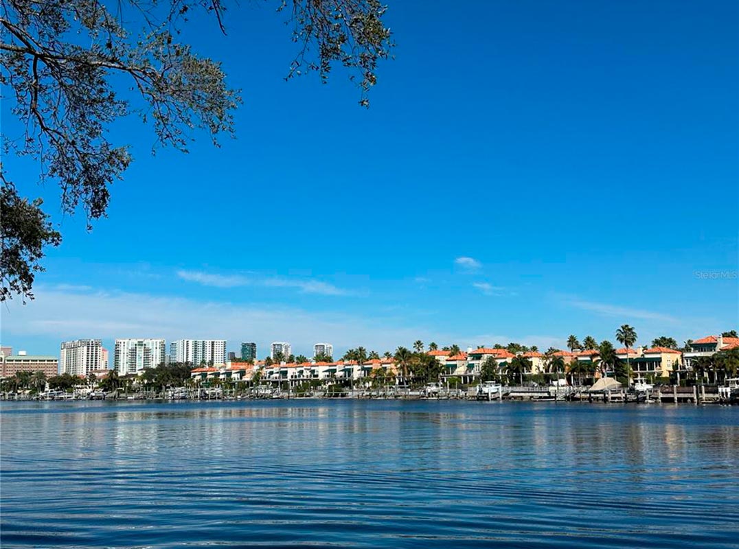 60 X 100 Ft Waterfront Lot