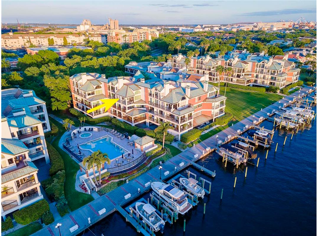 Beautiful 2-Story Penthouse Waterfront Residence