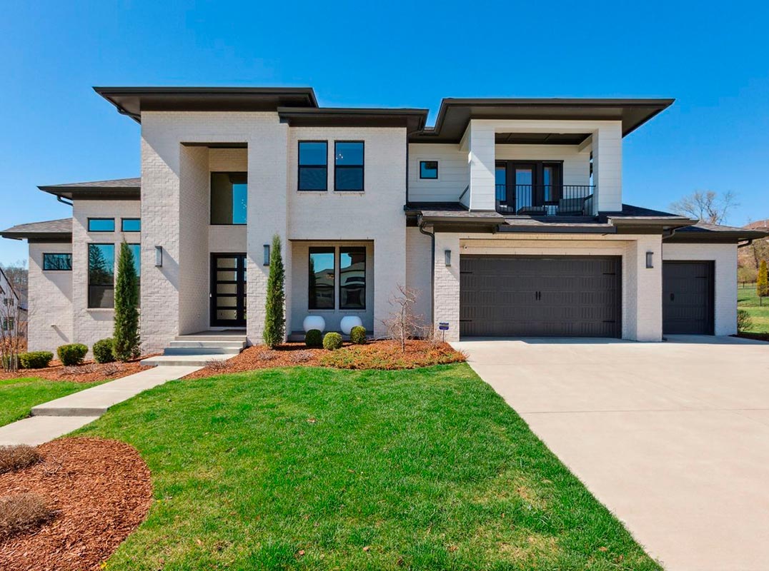 Modern Meets Traditional-well-Maintained