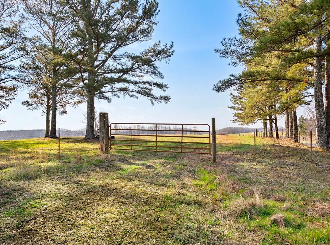 223± Acre Farm Backed By Rolling Hills