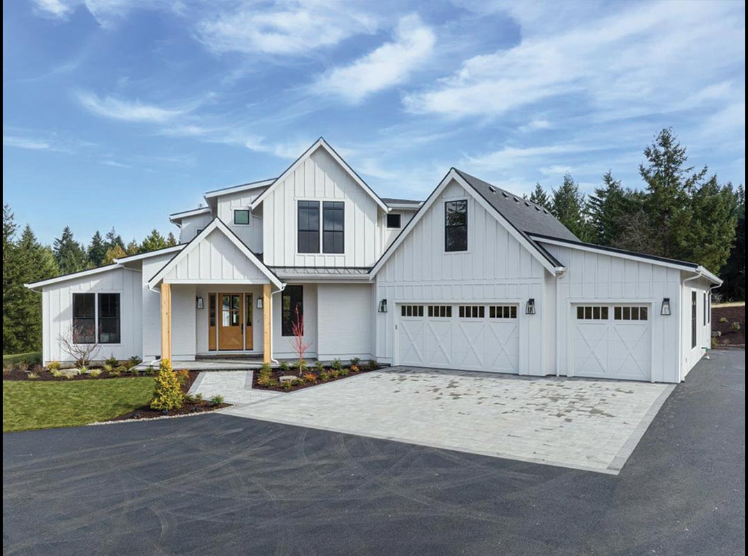 STUNNING NEW CONSTRUCTION FARMHOUSE