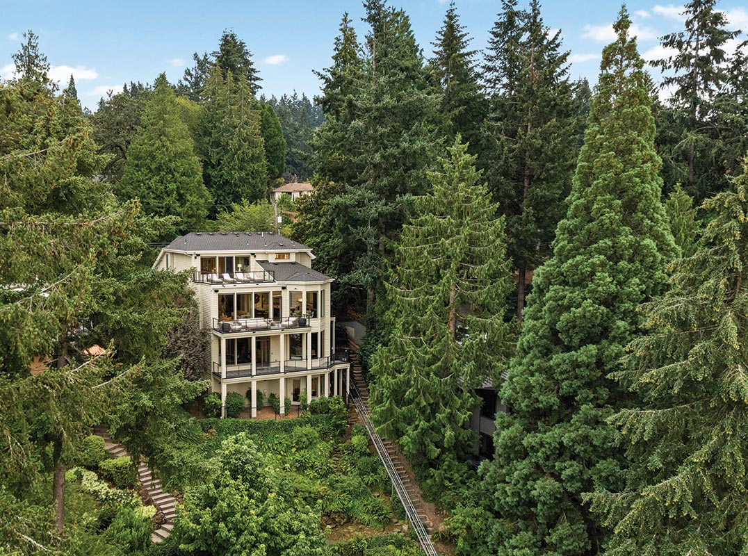 SOPHISTICATED MAIN LAKE LIVING