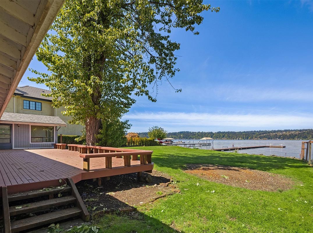 LHM Greater Seattle Coveted Lake Sammamish Waterfront