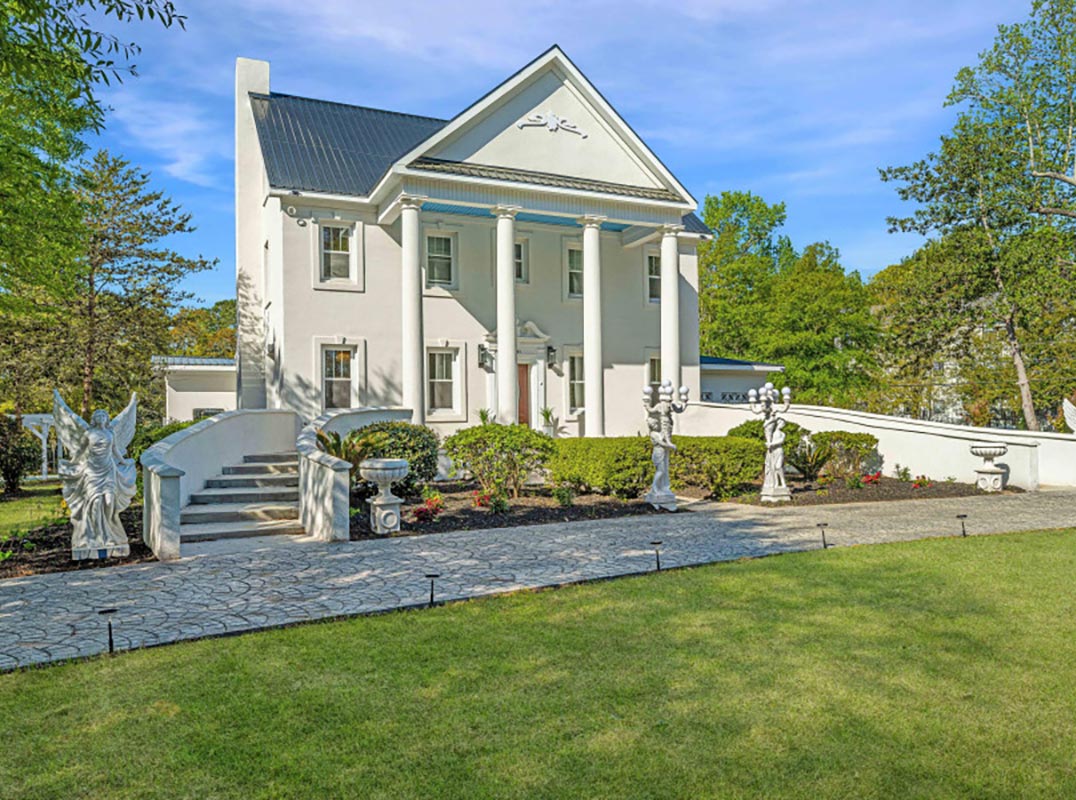 Gorgeously Renovated Historic Charleston Estate