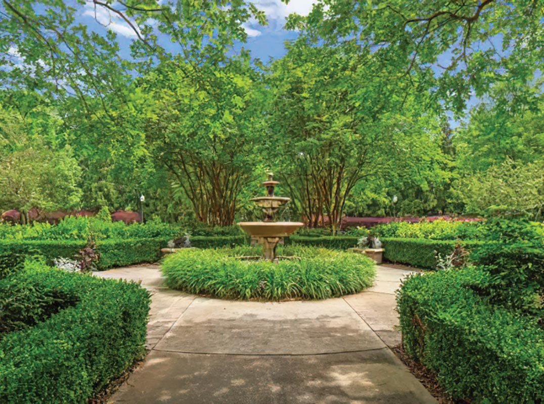 LHM Charlotte Prestigious Rosewood Condo