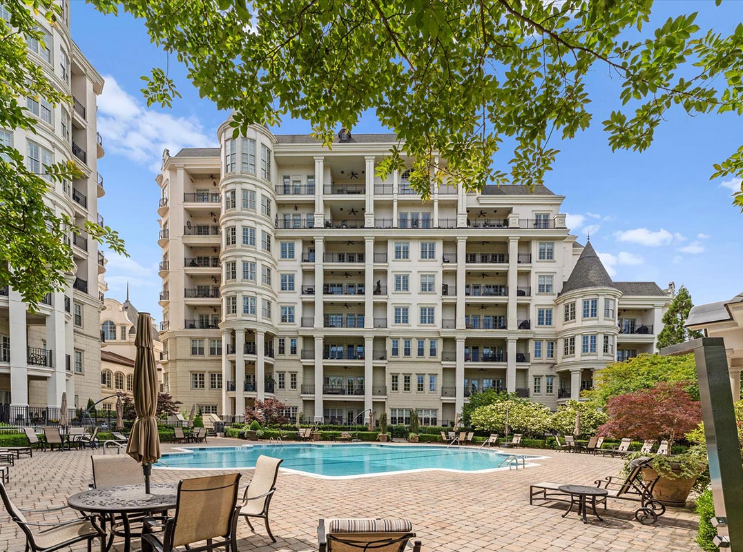 LHM Charlotte Prestigious Rosewood Condo