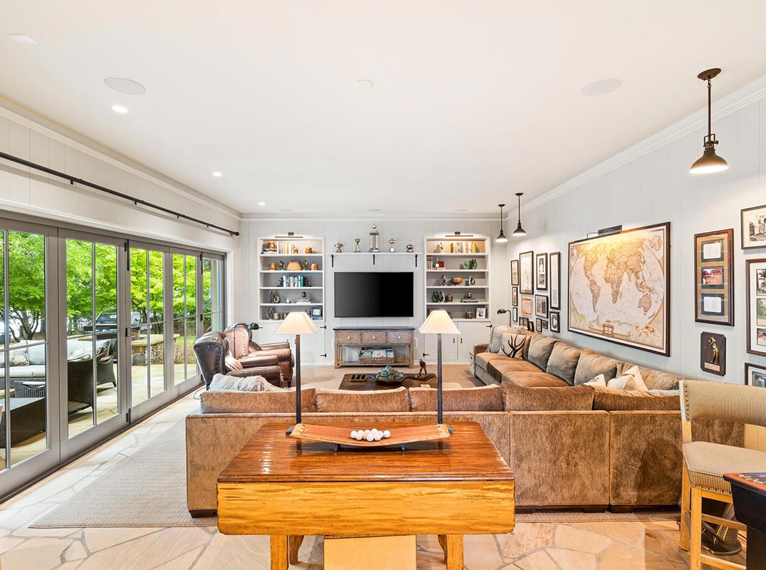 LHM Charlotte Peace & Harmony on the Lake