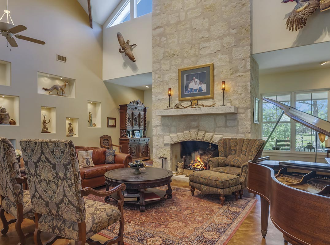 Outstanding Hill Country Property With Two Amazing Residences