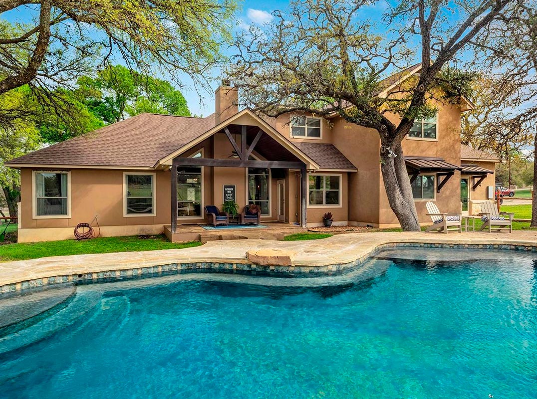 Perfect House On An Acreage Property