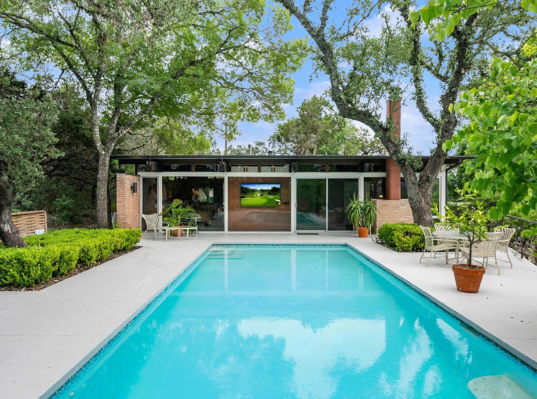 Remarkable Privately Gated Property Is An Entertainer's Dream