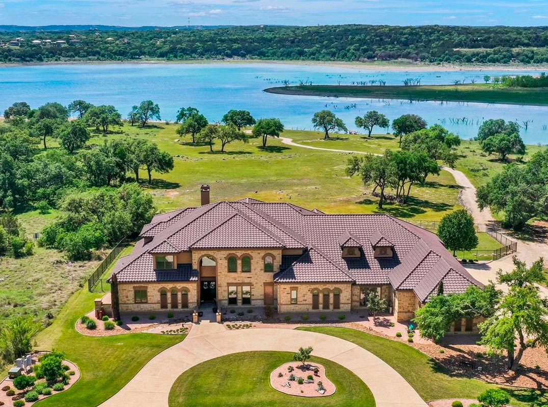 Premier Luxury Canyon Lake Waterfront Livin