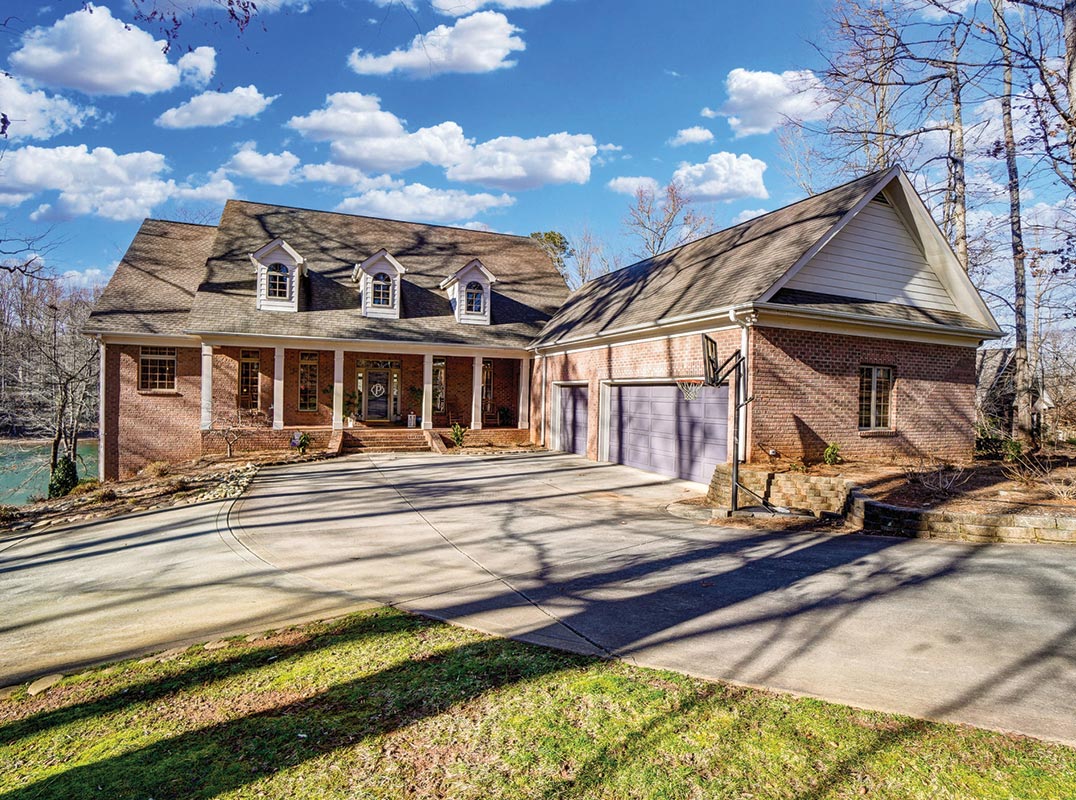 Basement Home with Deep Water and Long Range Views in Pinnacle Shores!