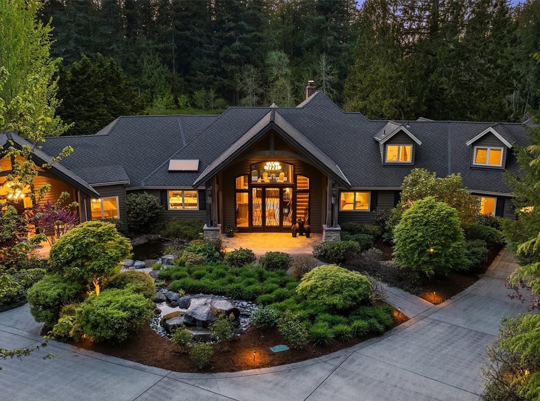 LHM Greater Seattle Beaver Lake Waterfront LookOut