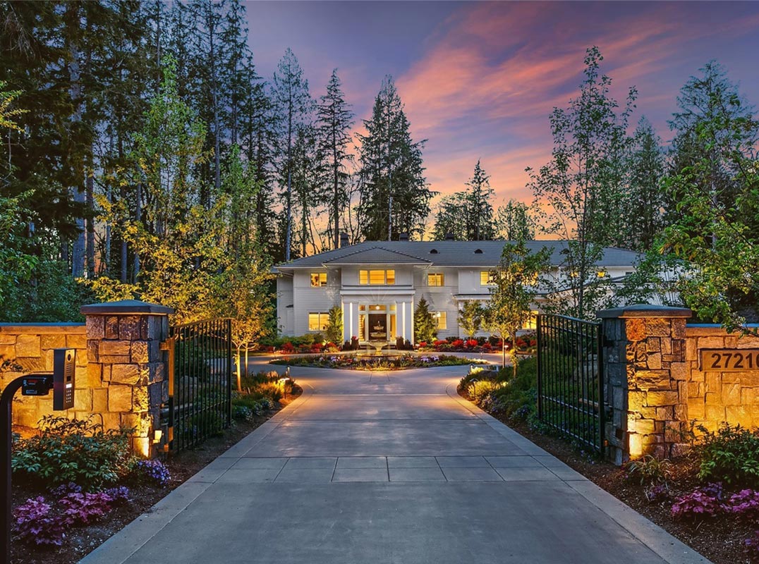 Impressive Grand Ridge Estate