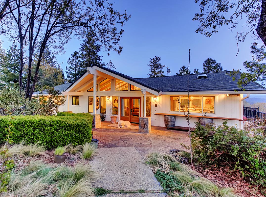 Award Winning Lucchesi Vineyards