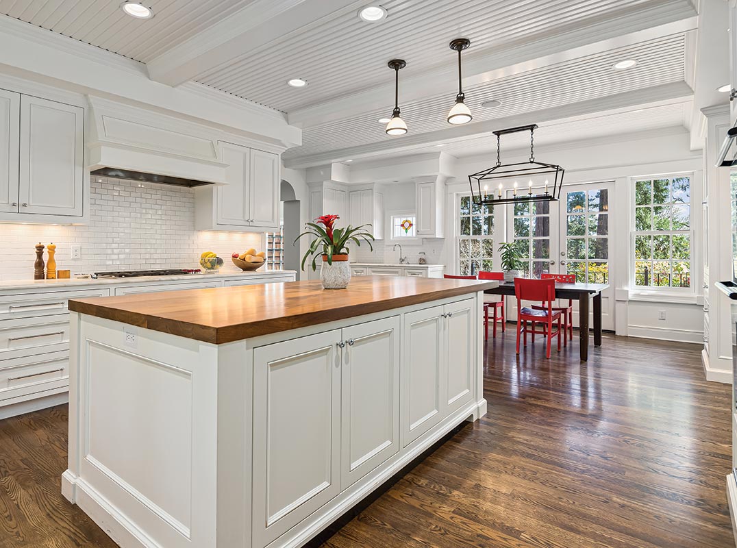 1920’s Classically-Updated Dunthorpe Estate