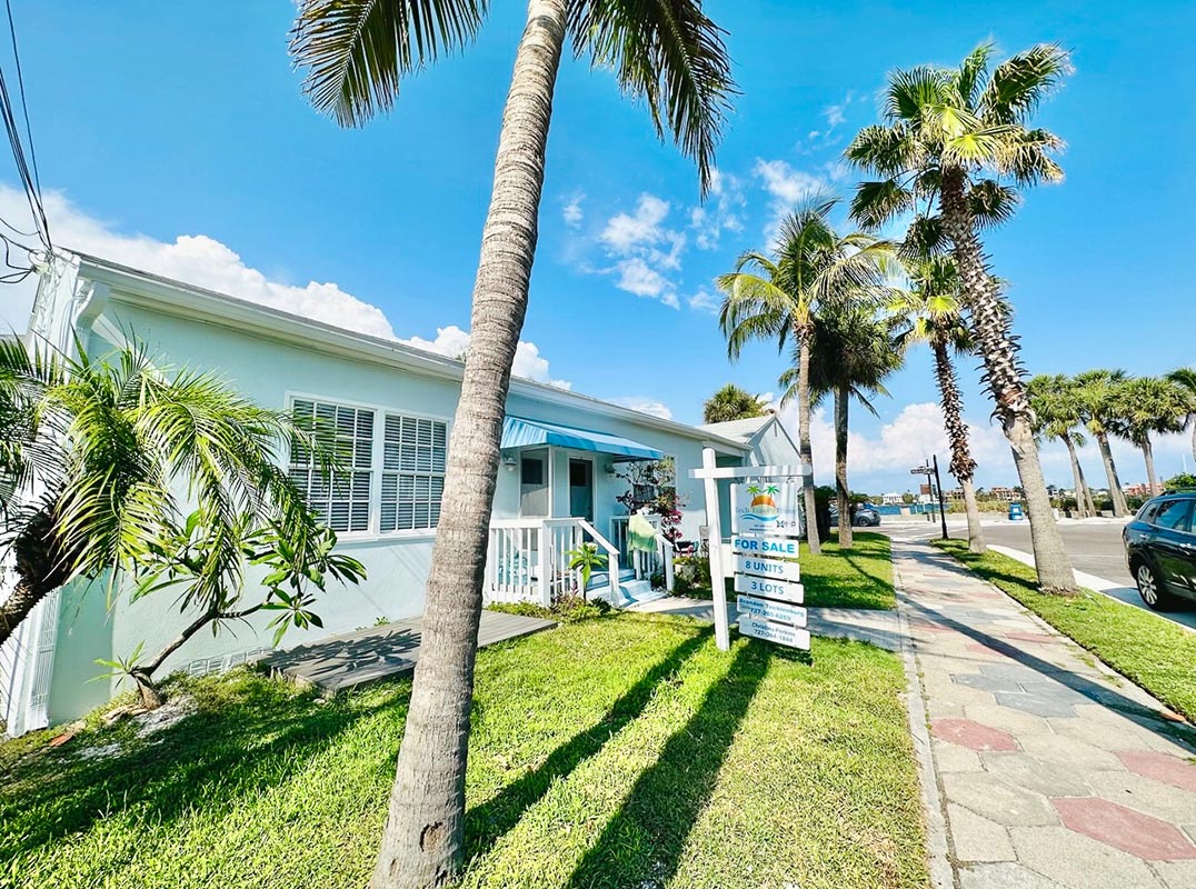 Vibrant Pass-A-Grille Neighborhood