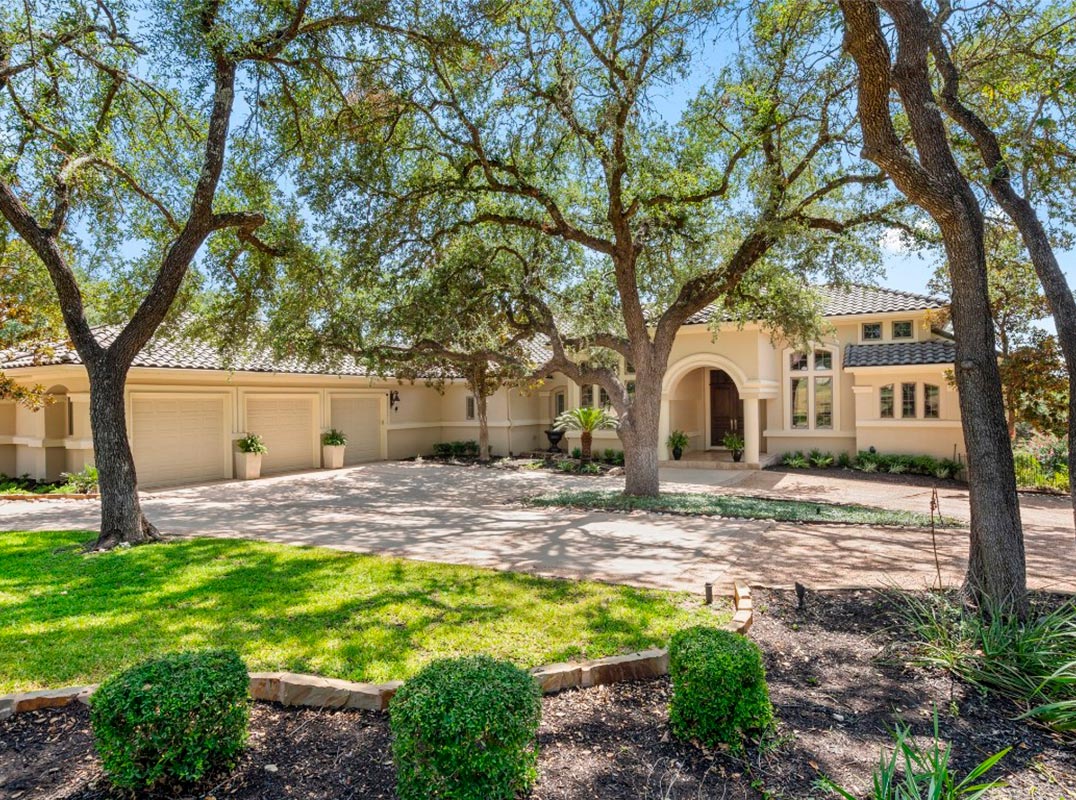 On The Fazio Golf Course In The Exclusive Woods II Of Barton Creek