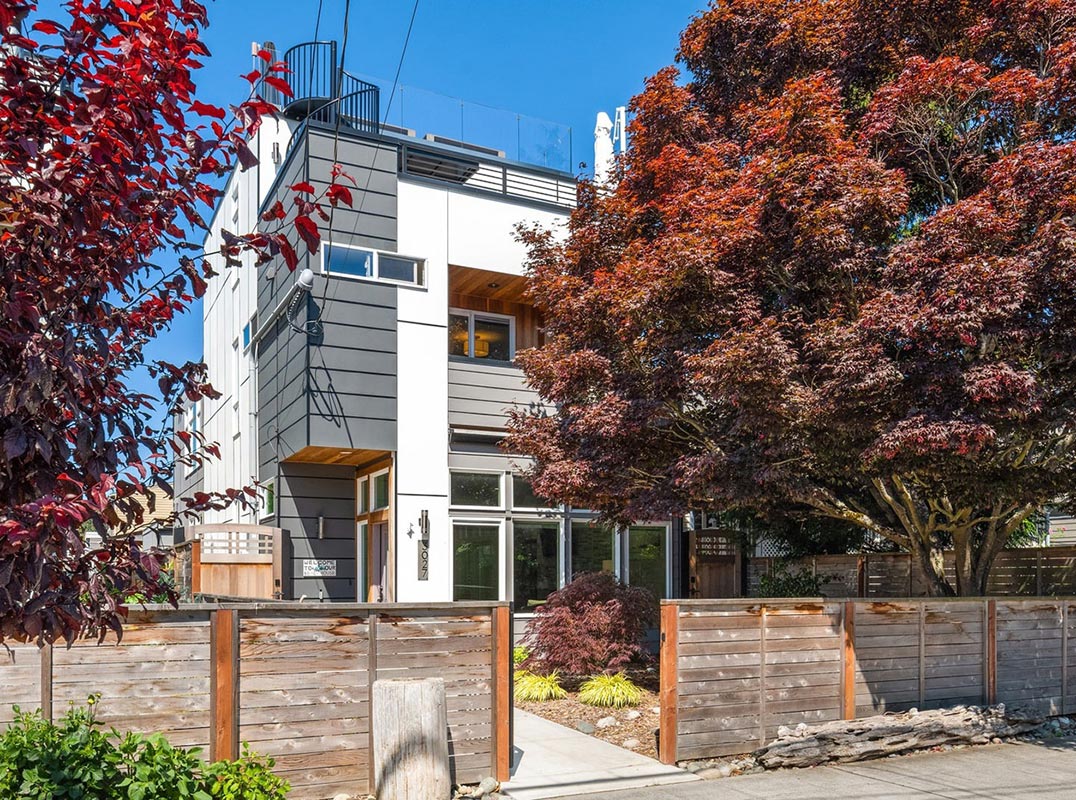 Alki Luxury Look-Out