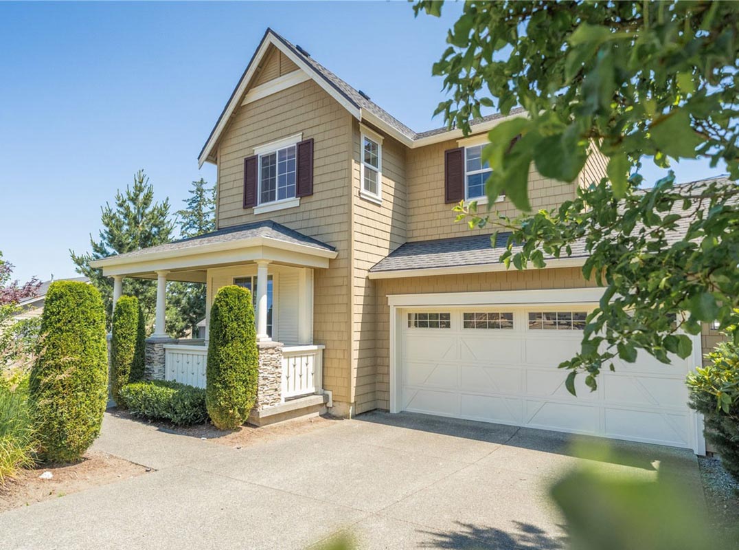 Lakemont Lane Gem