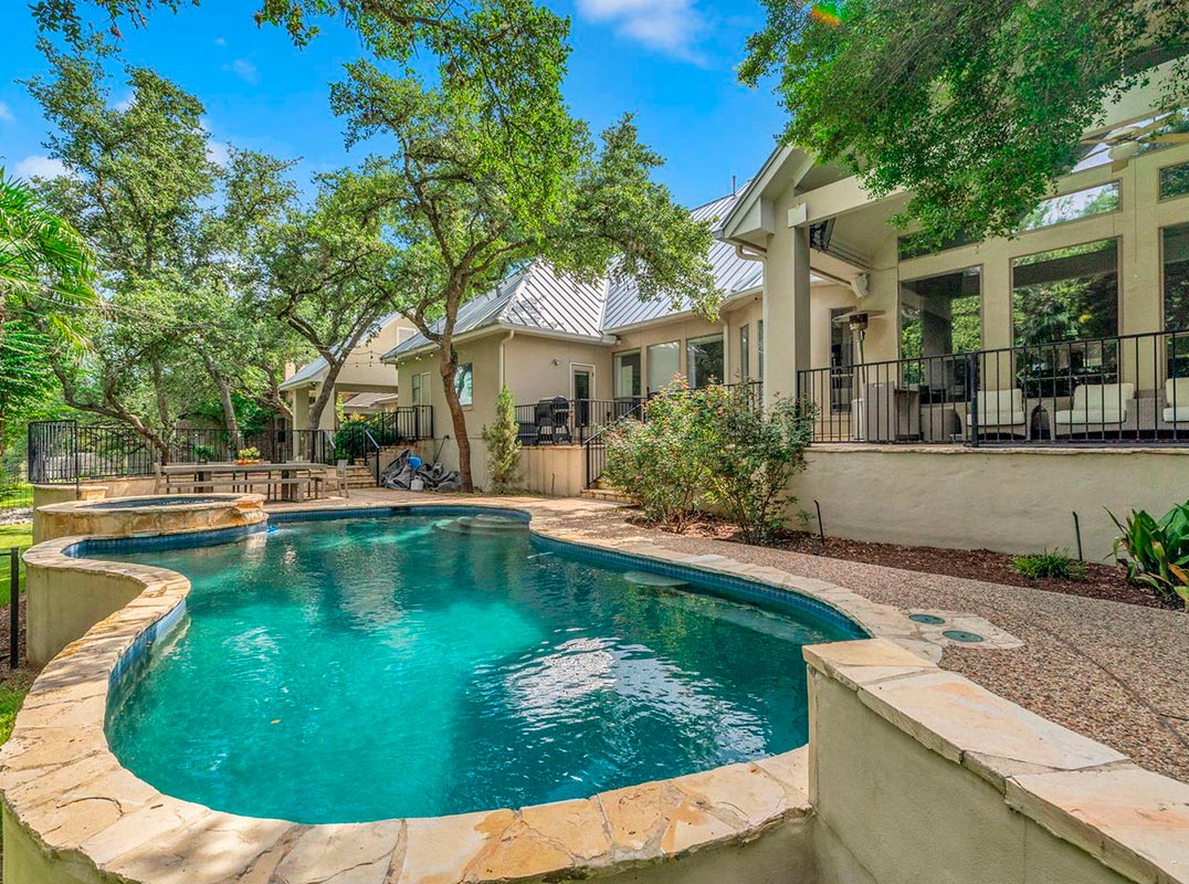 LHM San Antonio Beautifully Updated Residence Located In Inwood Estates
