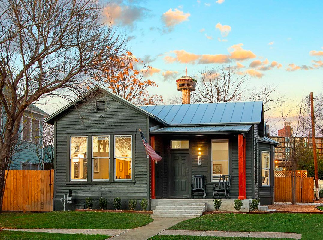 Fully Updated 1800S Cottage Located In The Lavaca District