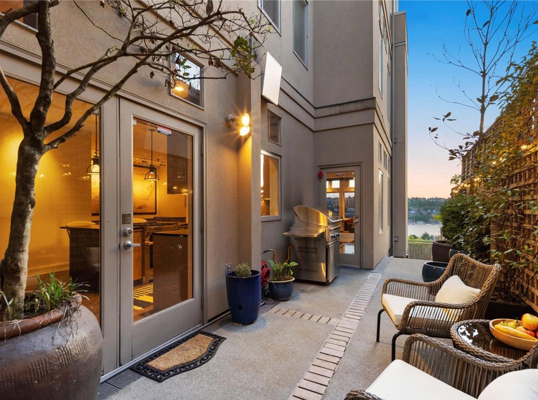 Capitol Hill Luxury Condo Look-Out