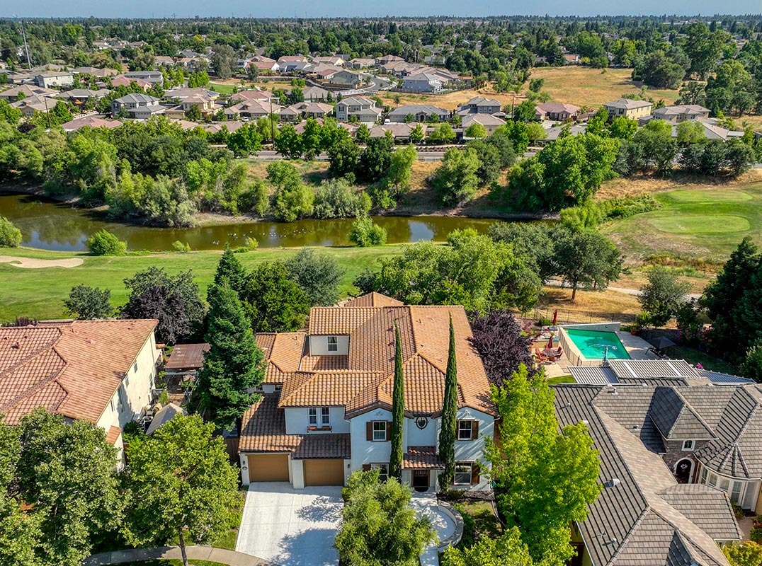 Beautiful Home on the Golf Course