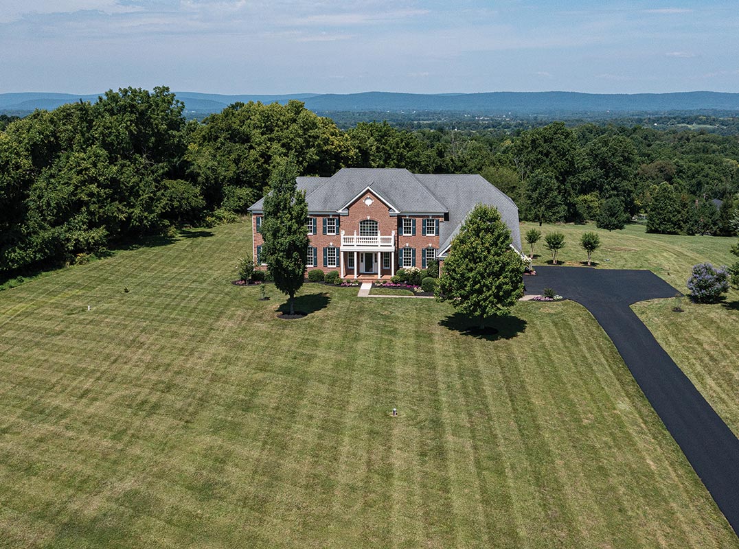 Executive Estate in the Waterford Ridge Community