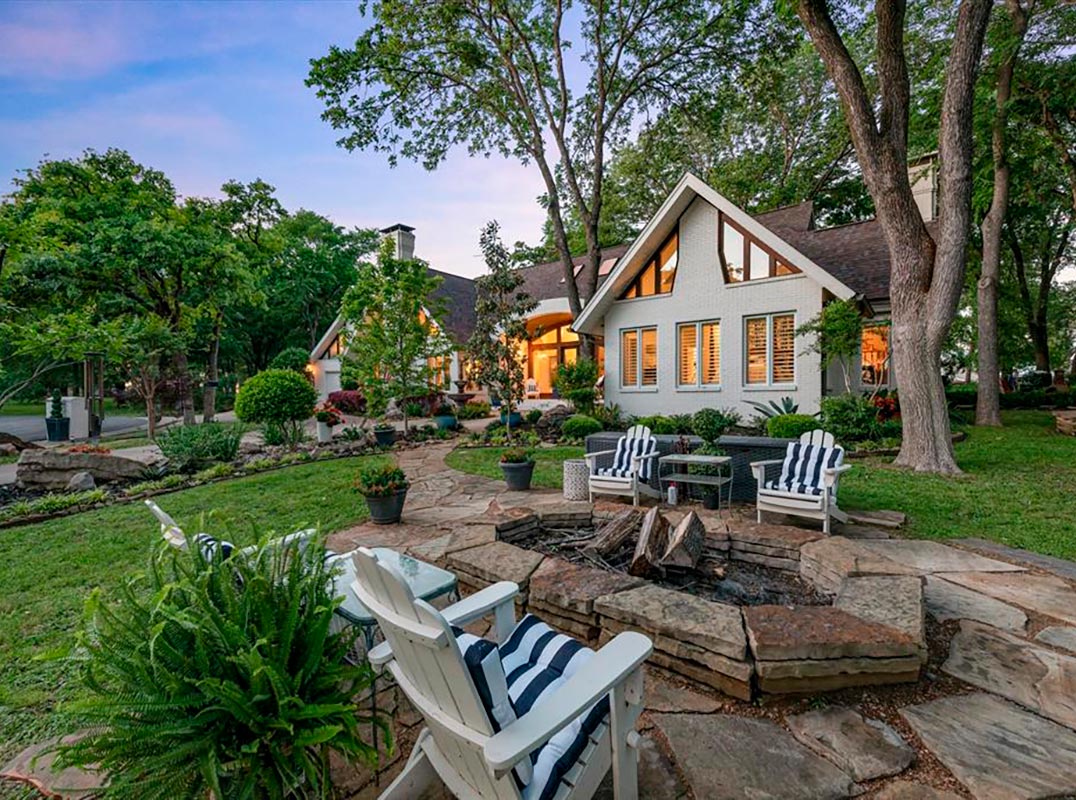 Frank Lloyd Wright Inspired Lake Home On Cedar Creek Lake