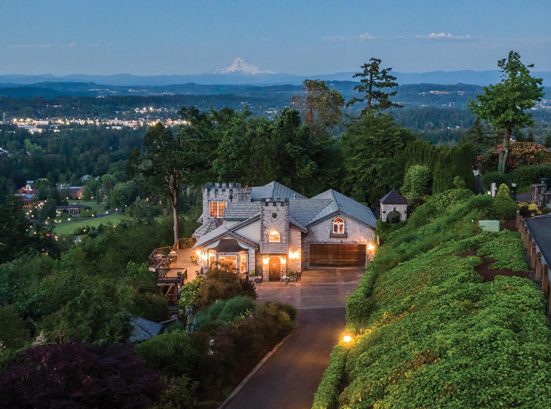 VIEWS AND PRIVACY IN LAKE OSWEGO’S SKYLANDS