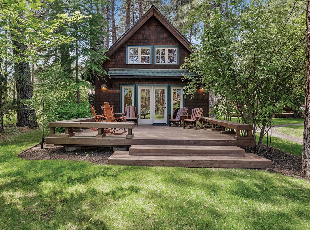 CHARMING CAMP SHERMAN CABIN  ALONG THE METOLIUS RIVER
