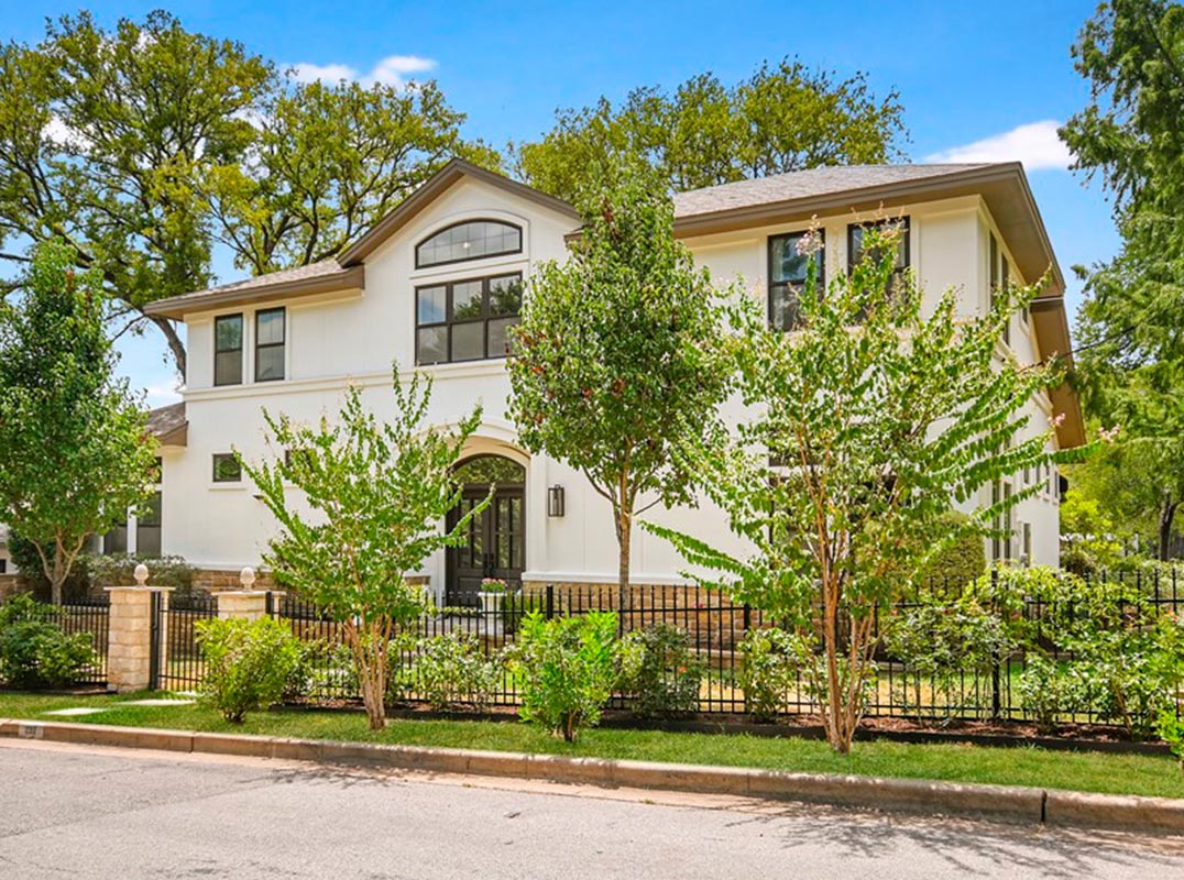 Discover the Perfect Blend of Urban Living and Neighborhood Charm in Tarrytown