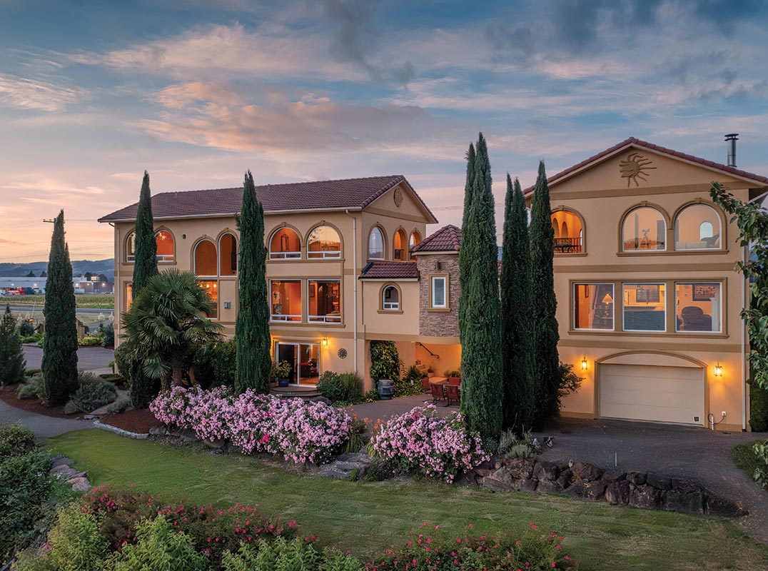 Custom Columbia Riverfront Home!