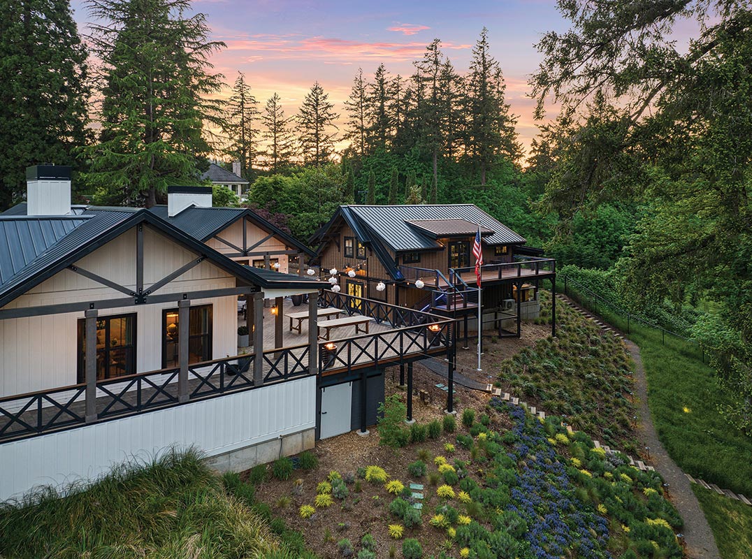 Casual Elegance Overlooking Tryon Creek State Park