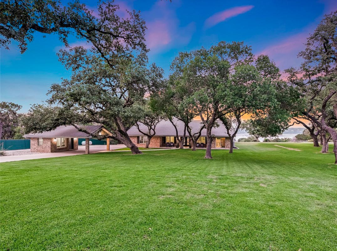 Relax & Unwind At The Lake! 
